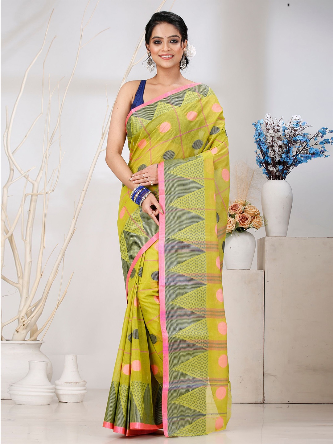 

DipDiya Woven Design Pure Cotton Taant Saree, Yellow