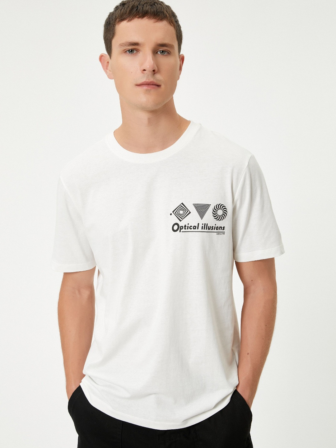 

Koton Men Typography Pockets T-shirt, White