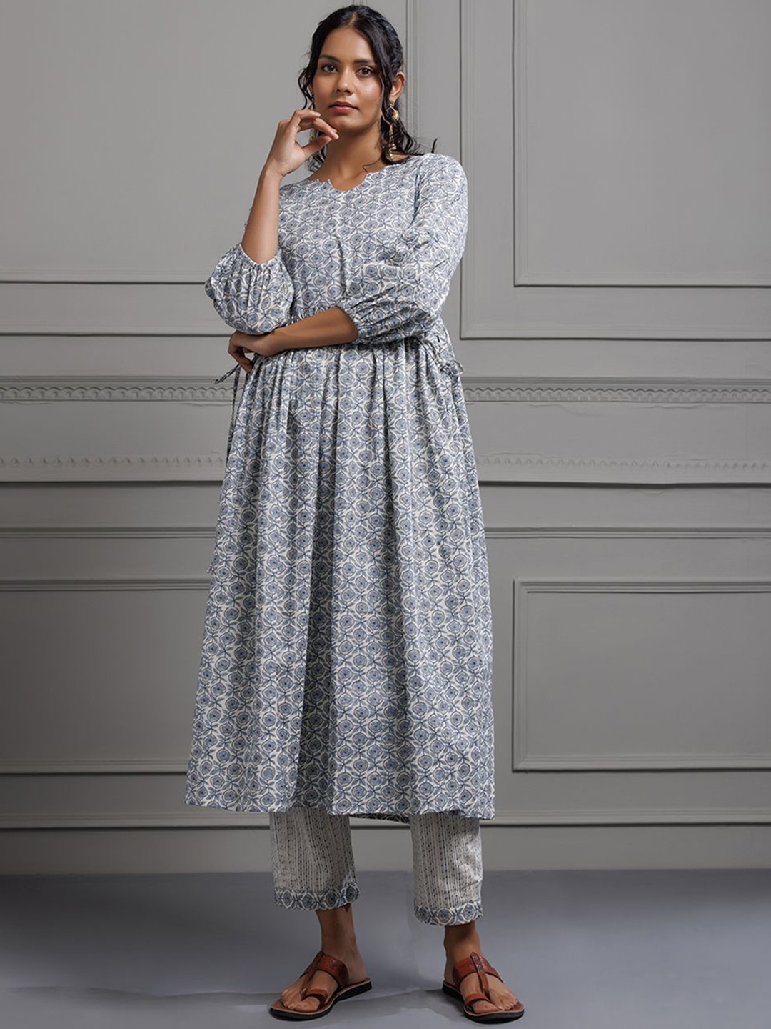 

INDIANIC Floral Printed Pure Cotton Kurta with Trousers, Grey