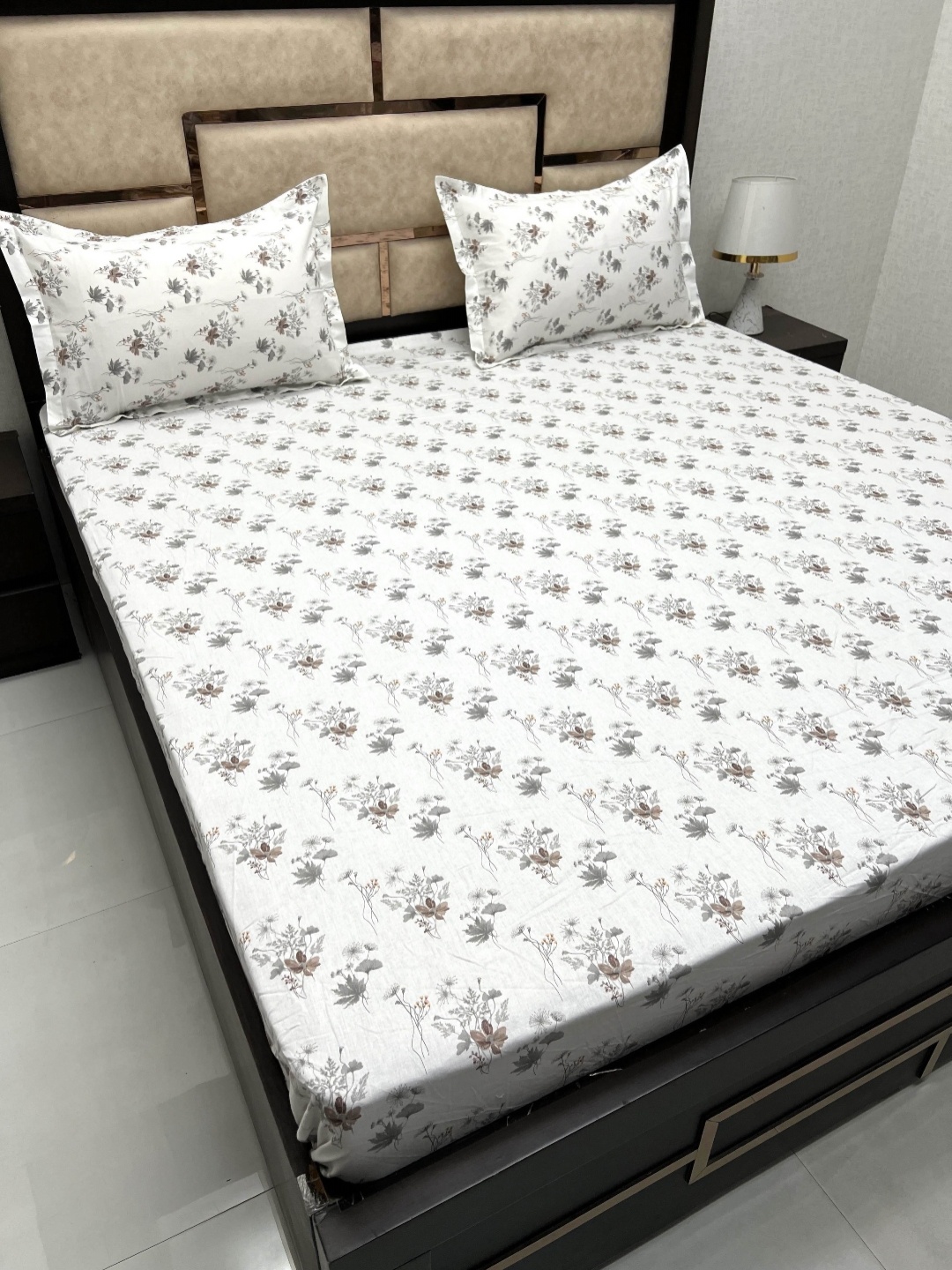 

Pure Decor sapphire White Pure Cotton Floral 380TC King Bedsheet with 2 Pillow Covers