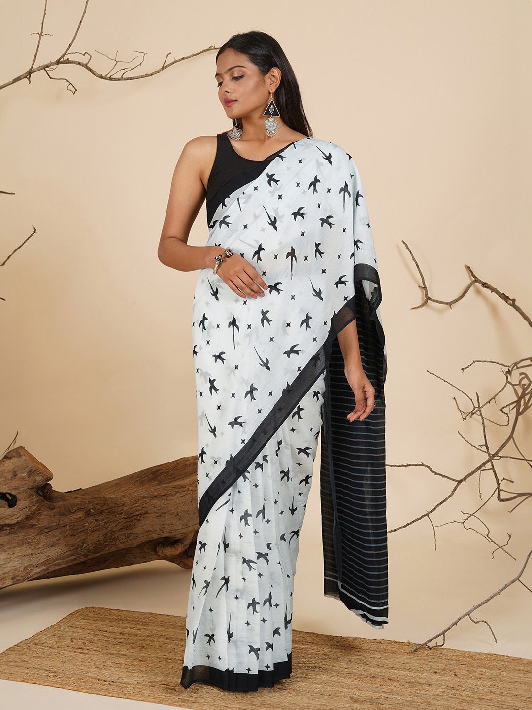 

TEEJH Saree, White