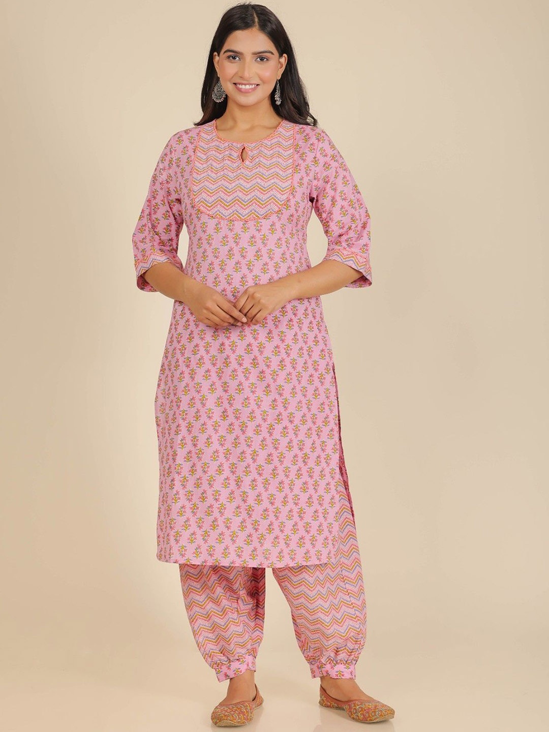 

Aramya Floral Printed Beads and Stones Keyhole Neck Cotton Straight Kurta, Pink