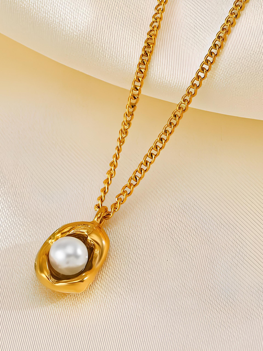 

KARISHMA KREATIONS Gold-Plated Stainless Steel Pearls Beaded Pendant With Chain