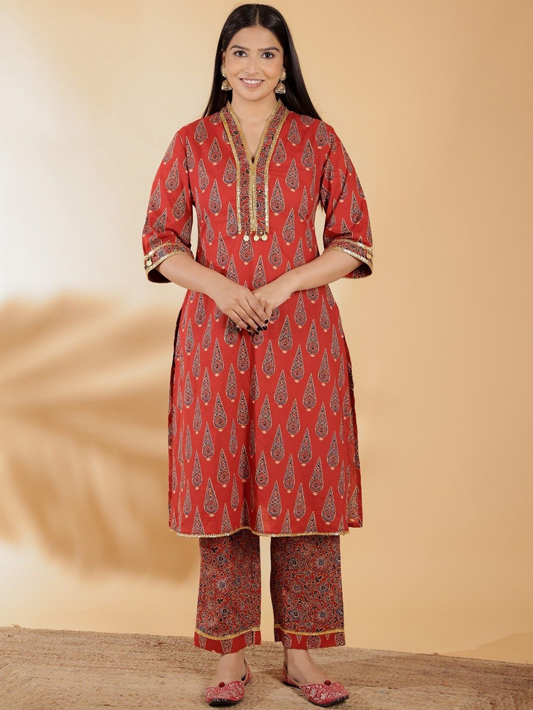 

Aramya Ethnic Motifs Printed V-Neck Straight Kurta, Red