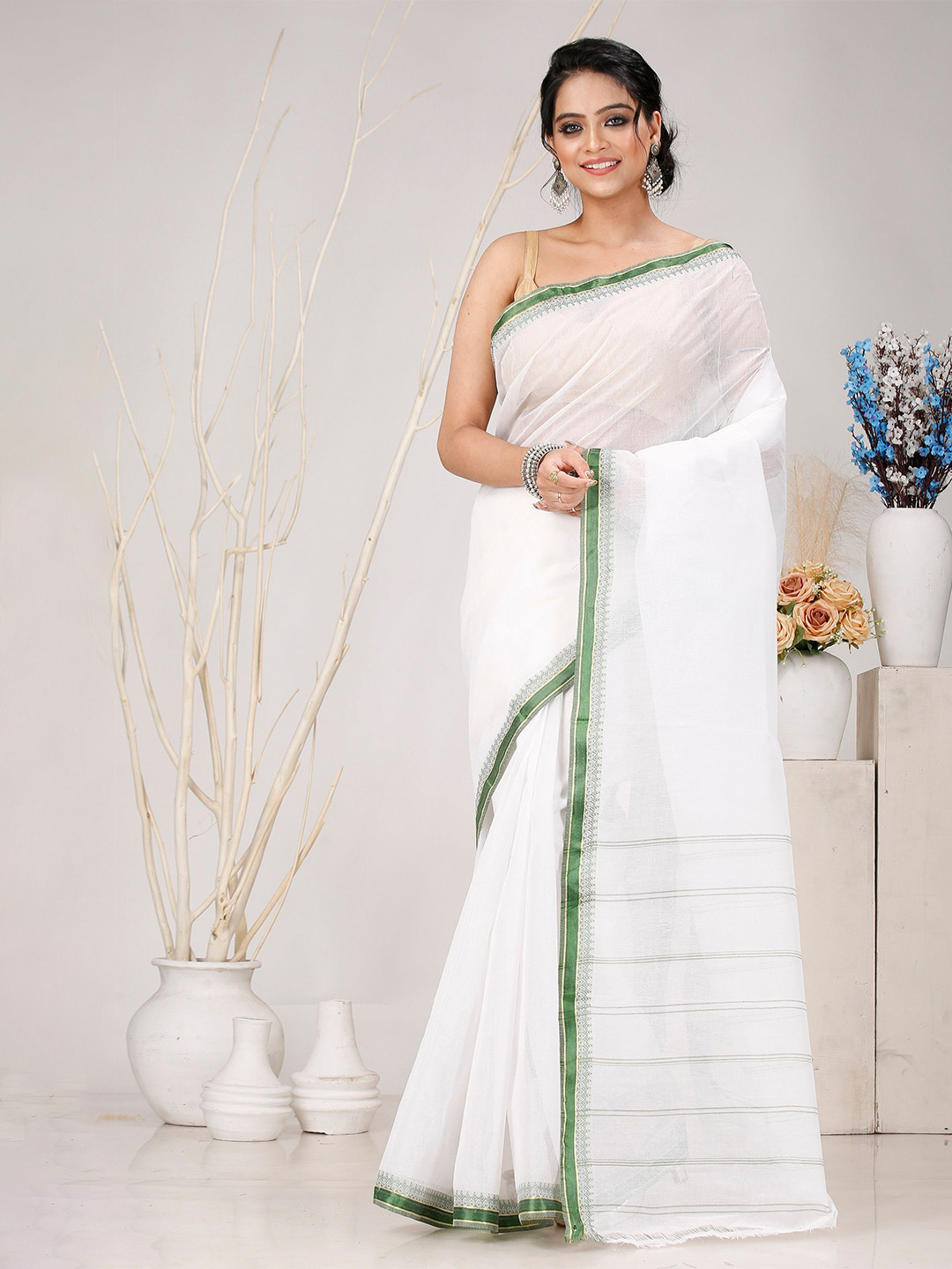 

DipDiya Pure Cotton Taant Saree, White