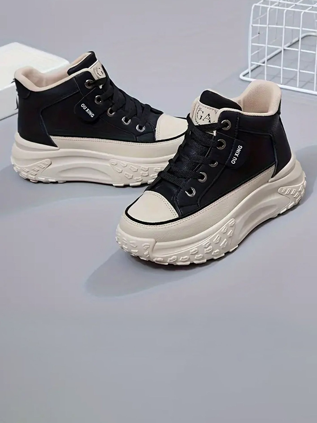 

LULU & SKY Women Chunky Mid-Top Colourblocked Sneakers, Black