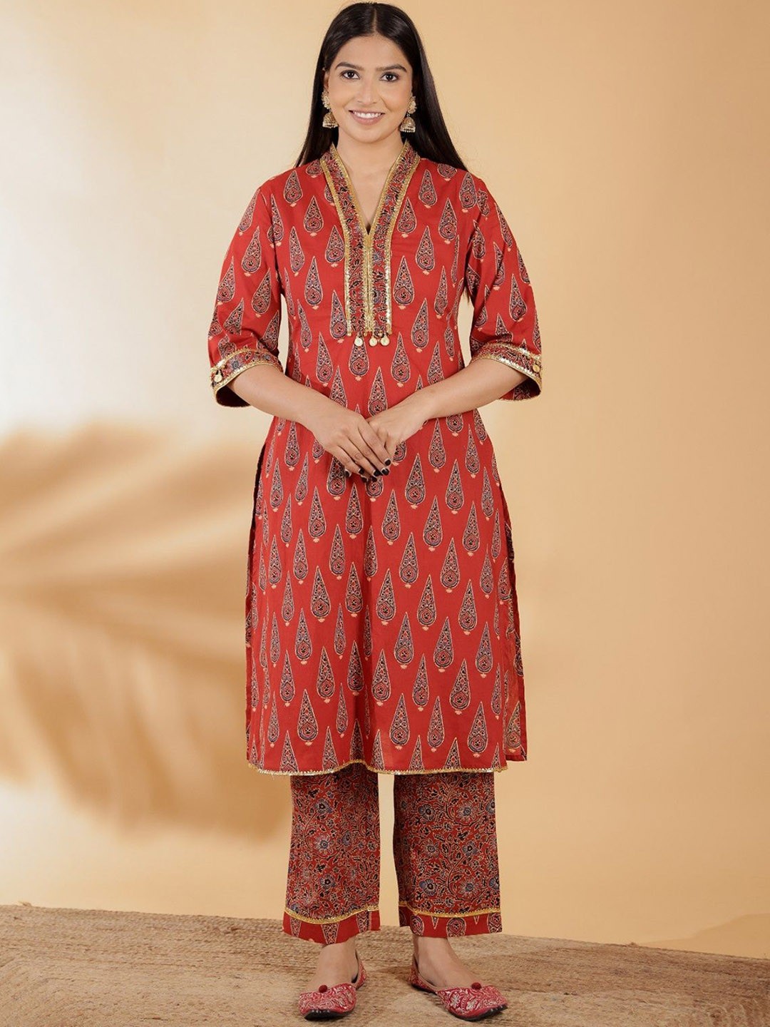 

Aramya Ethnic Motifs Printed Mukaish Pure Cotton Straight Kurta with Trousers, Red