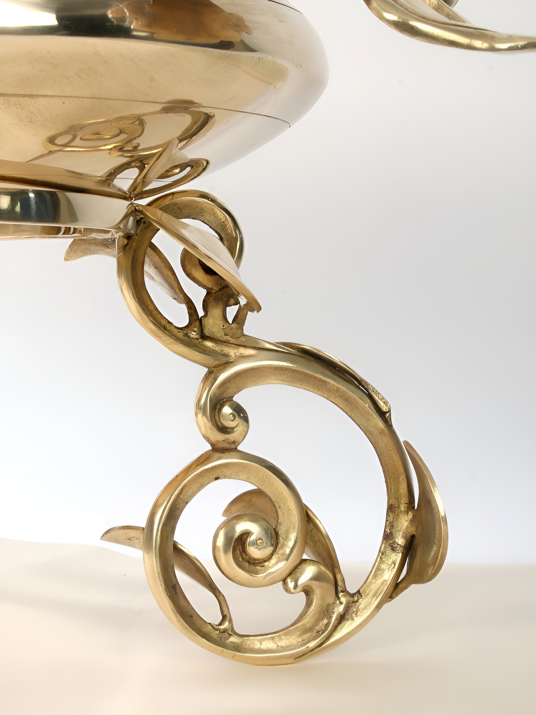 

Exotic India 19" Brass Urli with Leaves Design Stand, Gold
