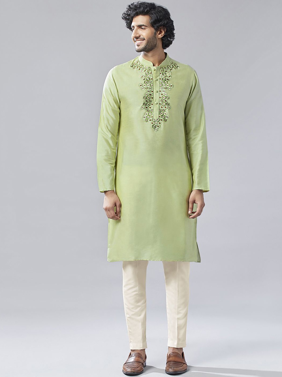 

Anouk Geometric Yoke Design Mandarin Collar Regular Straight Kurta with Trousers, Green