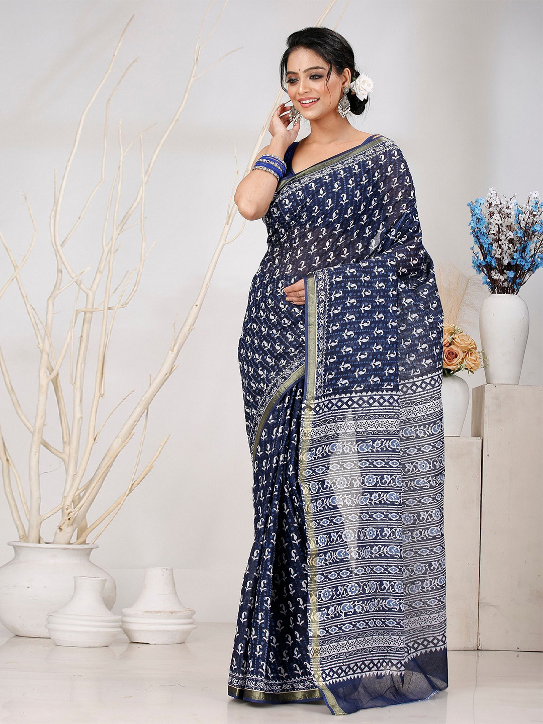 

PuJoy Floral Zari Pure Cotton Taant Saree, Blue