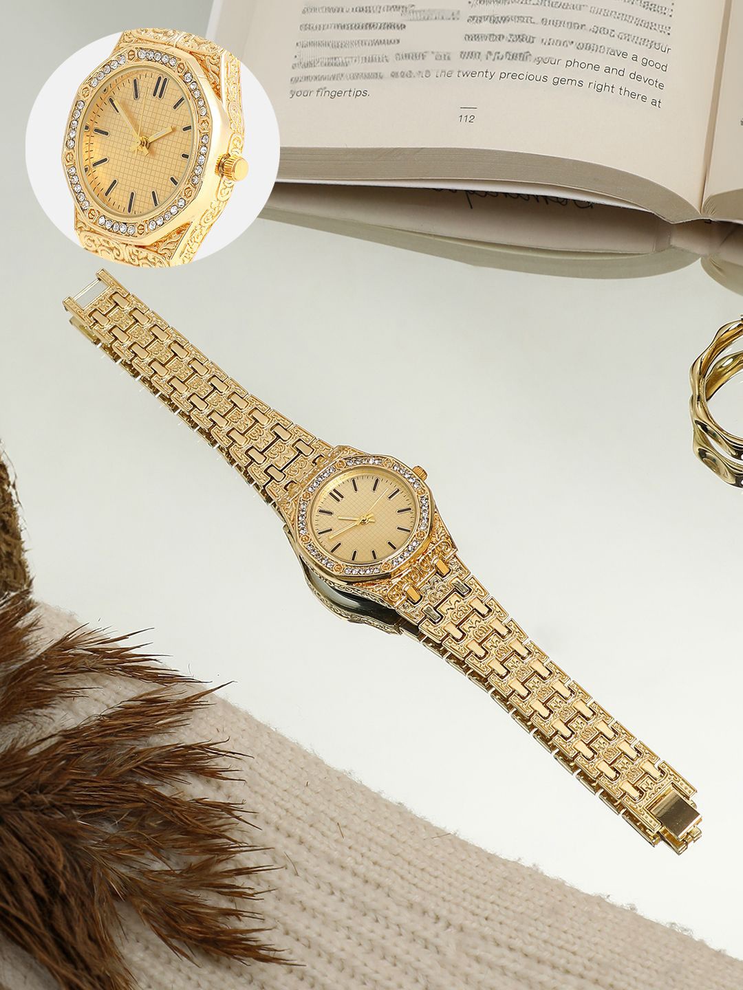 

HAUTE SAUCE by Campus Sutra Women Embellished Dial & Stainless Steel Bracelet Style Straps Analogue Watch, Gold