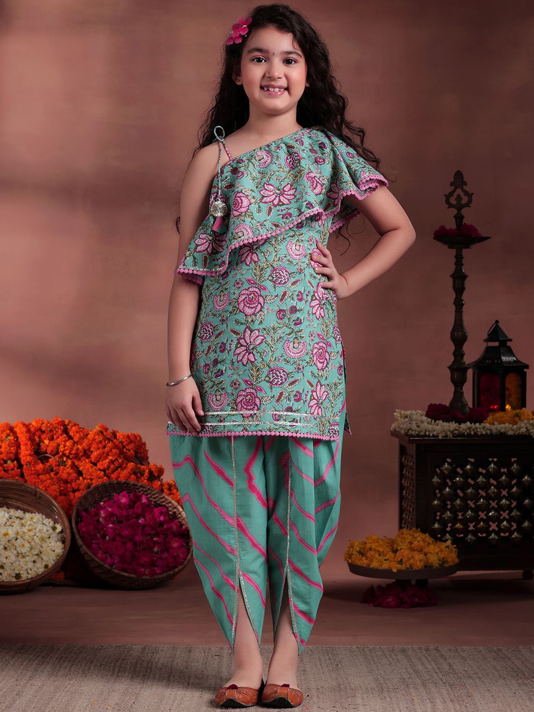 

Libas KIDS Girls Floral Printed Gotta Patti Pure Cotton Straight Kurta With Dhoti Pants, Green