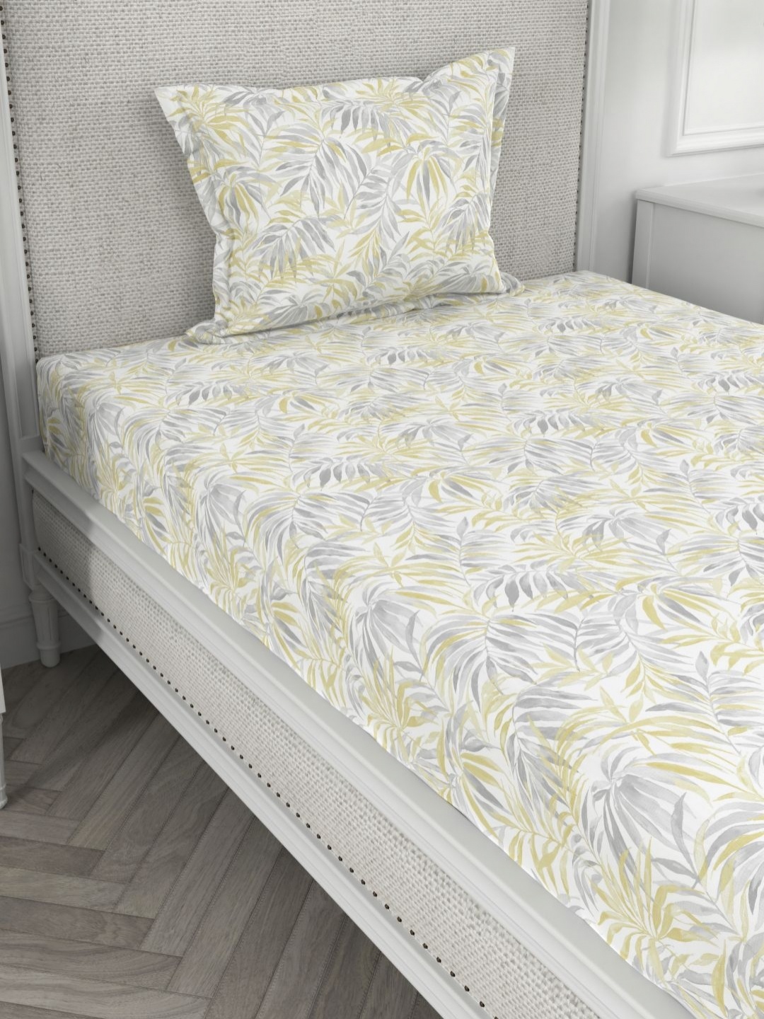 

Myntra Elegant Homes Yellow & White Floral 200 TC Single Bedsheet with 1 Pillow Covers