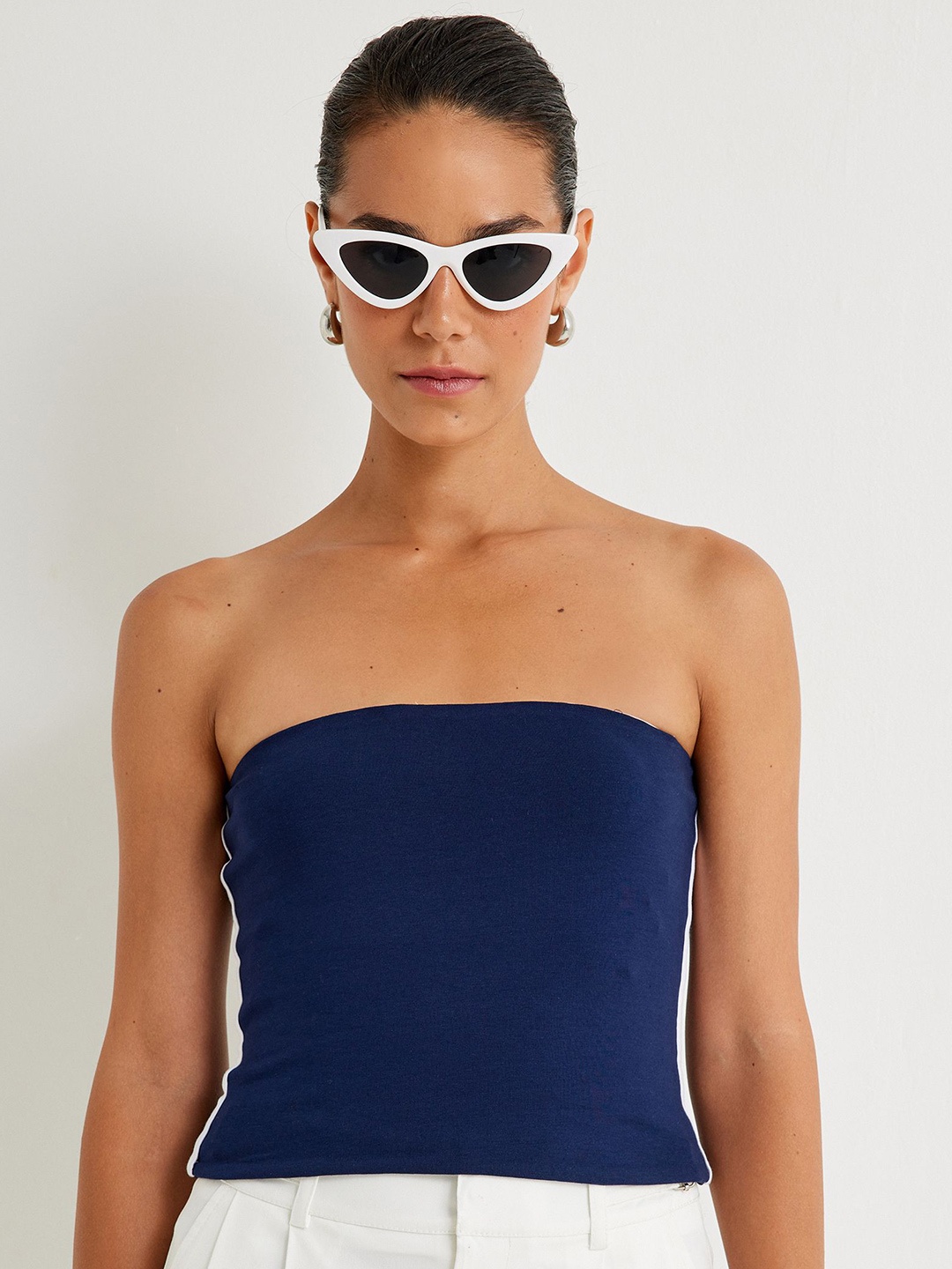 

Koton Women Solid Strapless Cotton Top, Navy blue