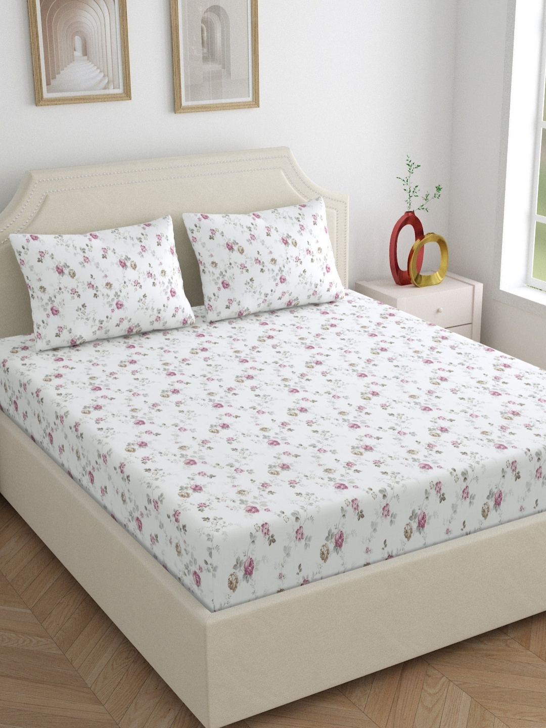 

Dreamscape Pink & White Floral 300 TC King Bedsheet with 2 Pillow Covers