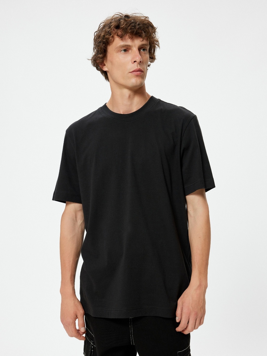 

Koton Men V-Neck Pockets T-shirt, Black