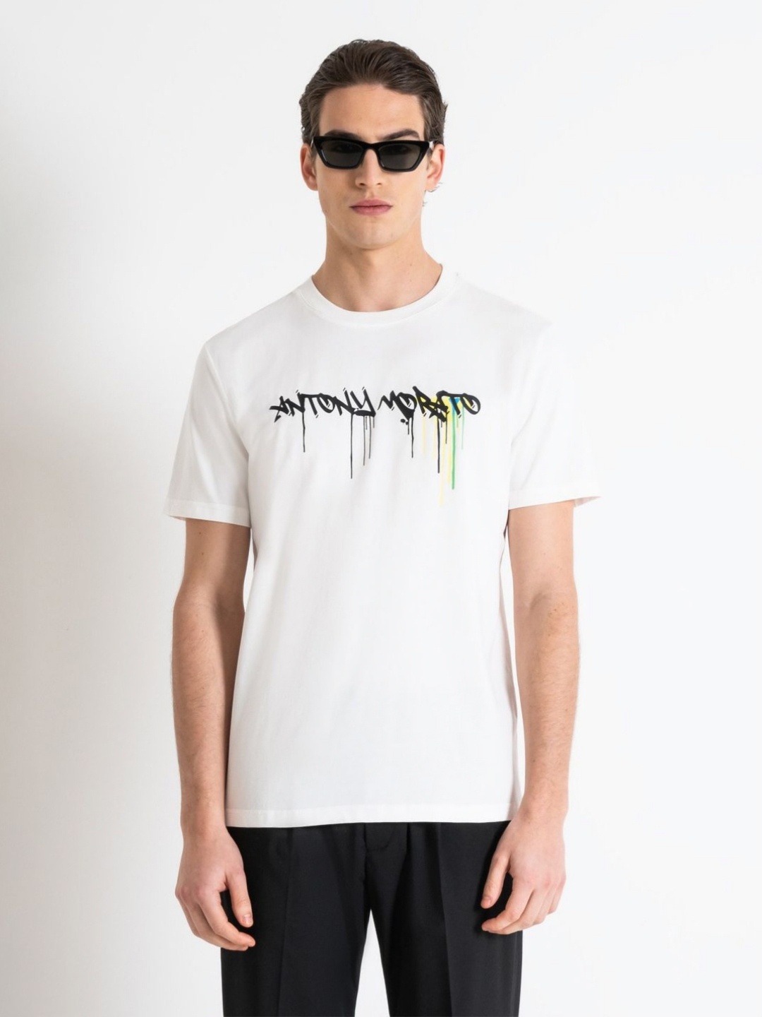 

Antony Morato Men V-Neck Raw Edge Slim Fit T-shirt, Off white