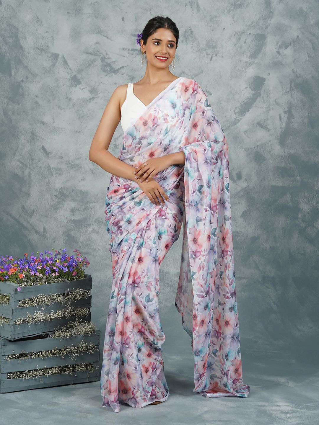 

TEEJH Floral Printed Saree With Blouse Piece, White