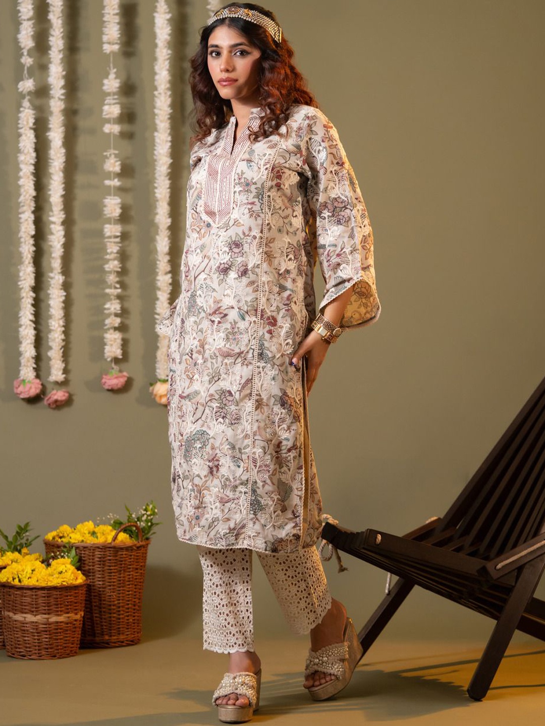 

HEEPOSH Floral Printed Mandarin Collar Straight Kurta with Trousers & Dupatta, Beige