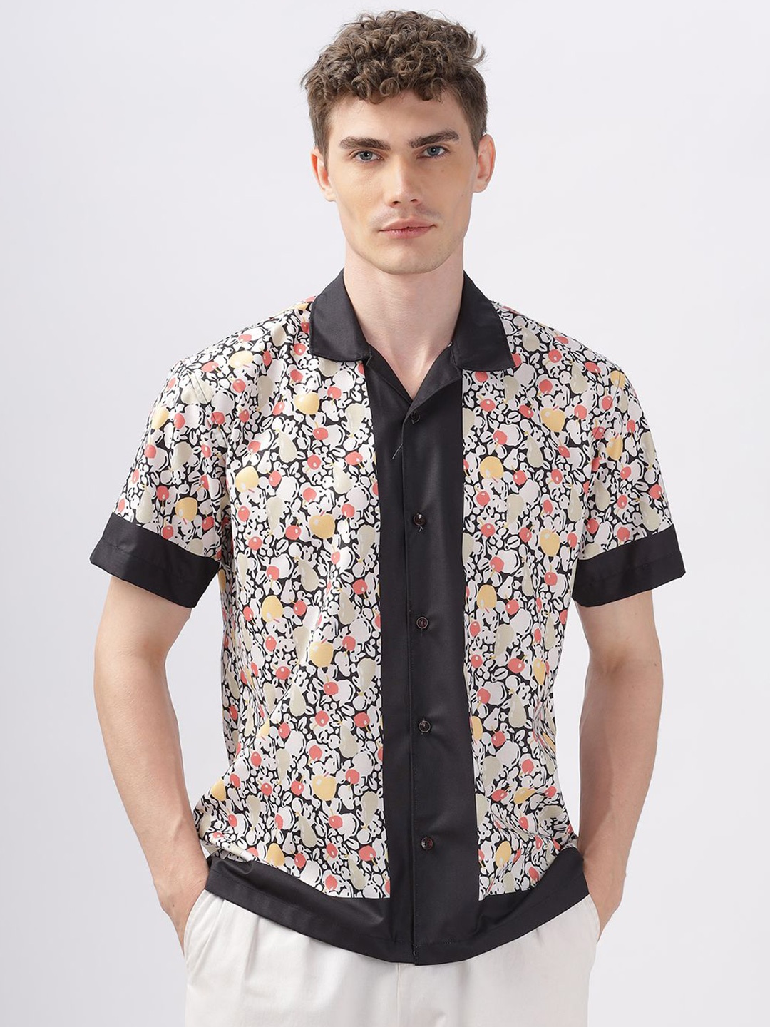 

Vestirio Men Relaxed Spread Collar Abstract Printed Relaxed Fit Casual Shirt, Black