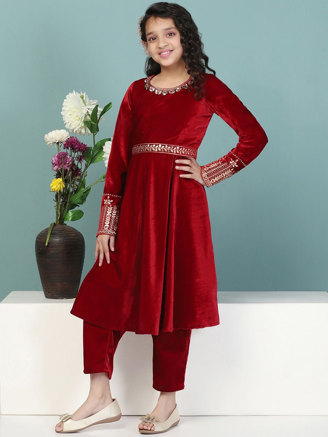 

BAESD Girls Regular Sequinned Velvet A-Line Kurta with Trousers, Maroon