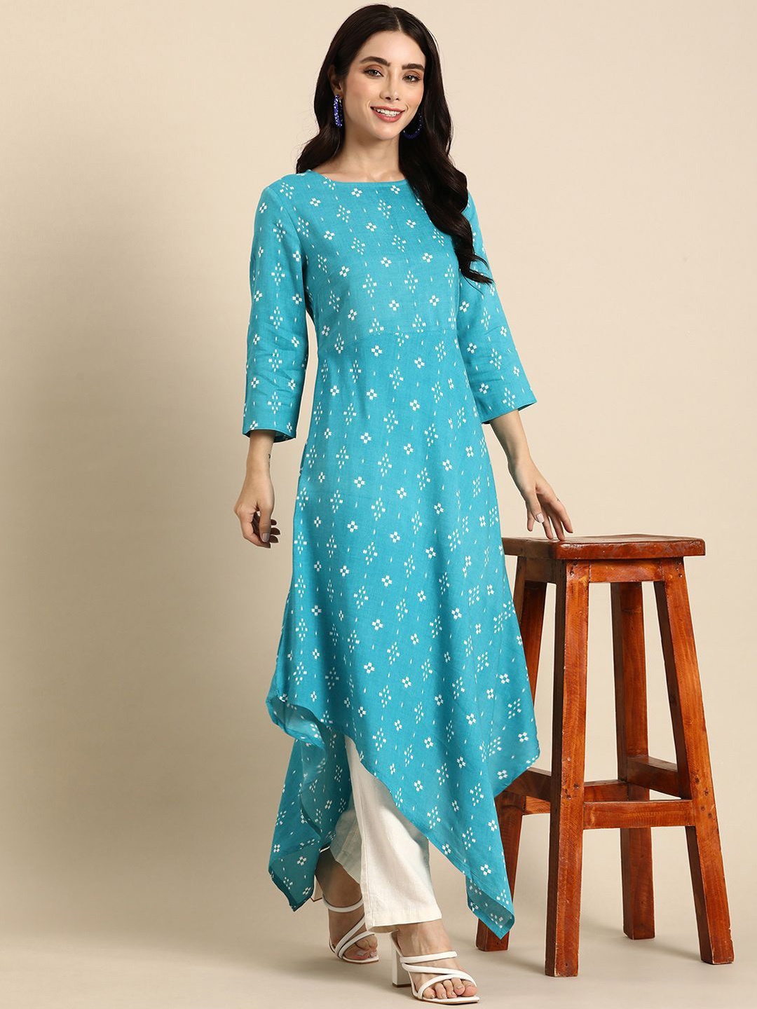 

Anouk Women Geometric Printed Cold-Shoulder Sleeves Sequinned Kurta, Blue