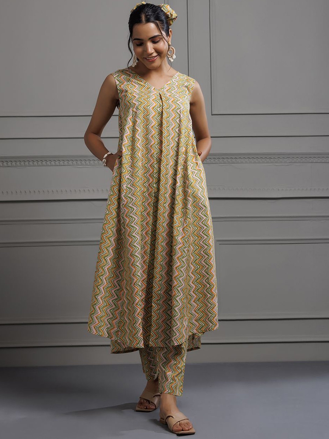 

INDIANIC Printed Pure Cotton Kurta with Palazzos, Green