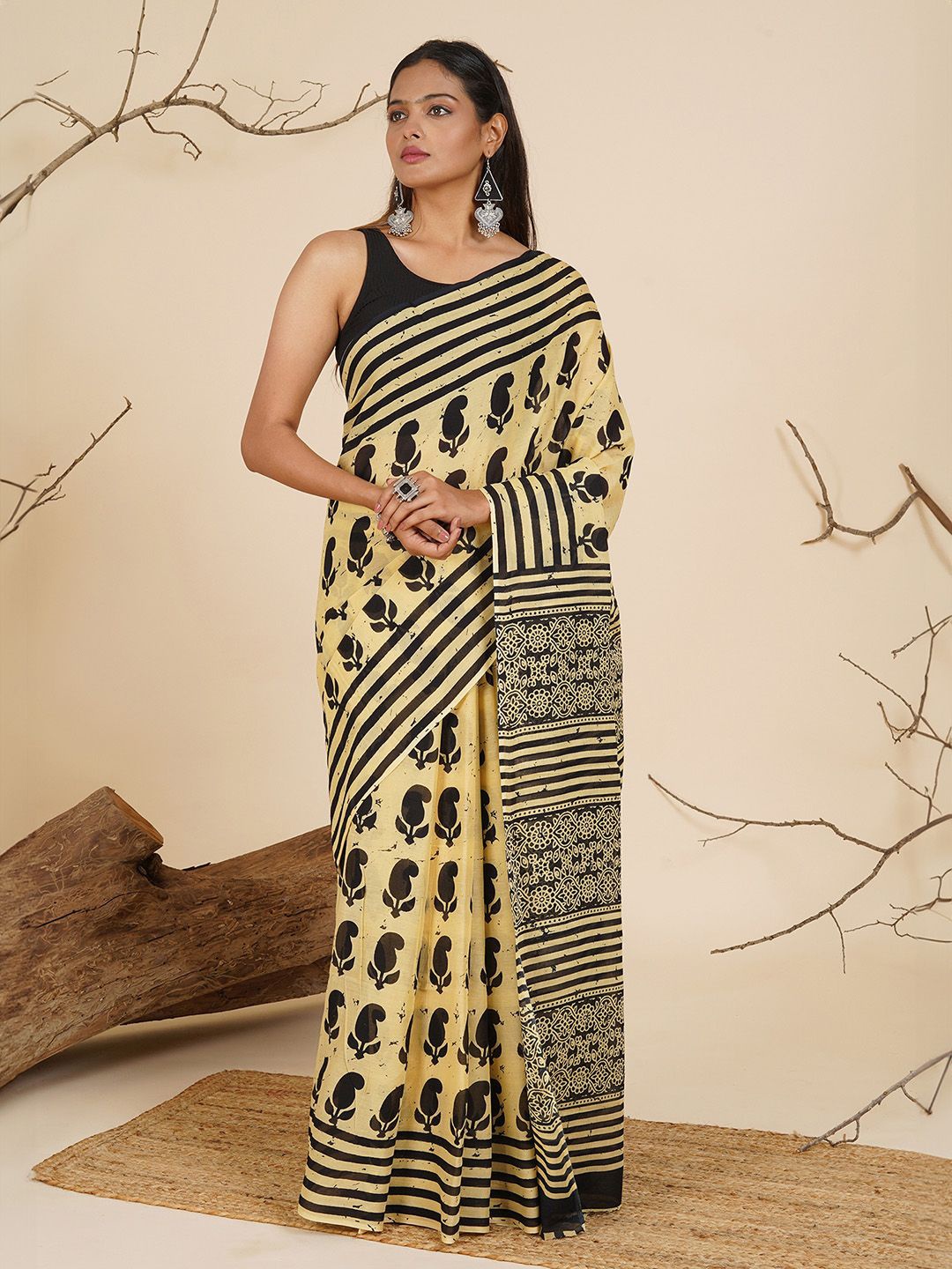 

TEEJH Paisley Printed Saree, Beige
