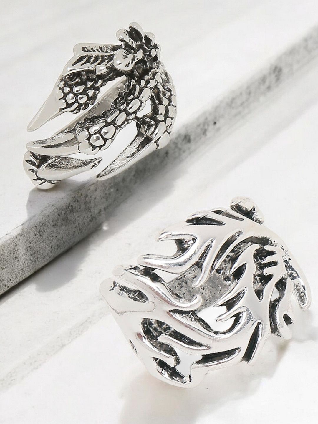 

OOMPH Men Set Of 2 Stainless Steel Claws Design Finger Rings, Silver