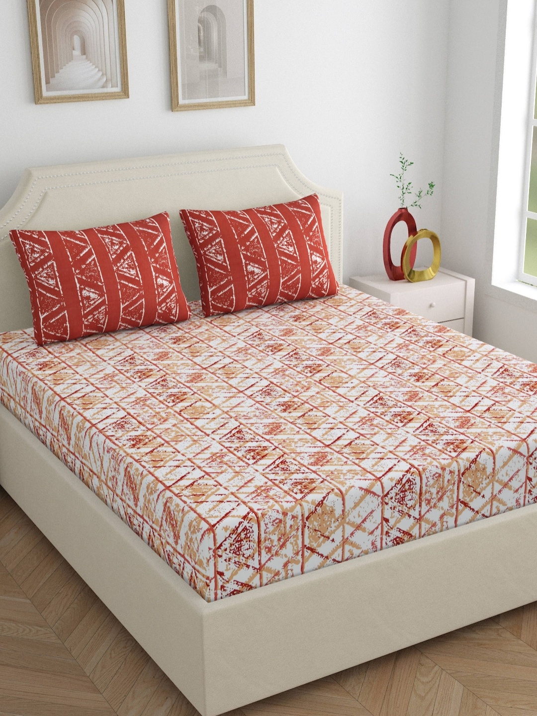 

Dreamscape Rust & White 180 TC King Bedsheet with 2 Pillow Covers