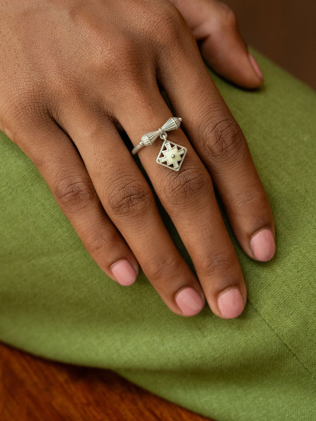 

SHAYA 925 Sterling Silver Oxidised Finger Ring