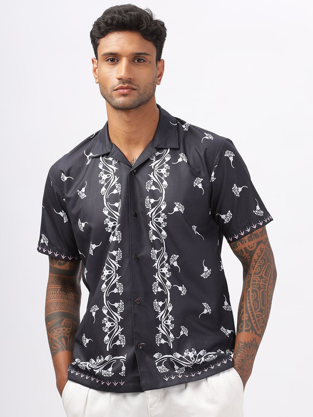

Vestirio Men Relaxed Spread Collar Floral Printed Relaxed Fit Casual Shirt, Black