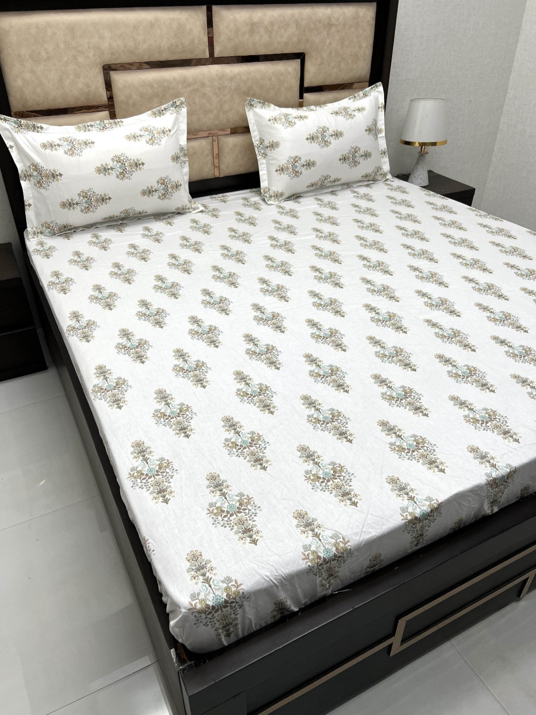 

Pure Decor sapphire White Pure Cotton 380TC King Bedsheet with 2 Pillow Covers