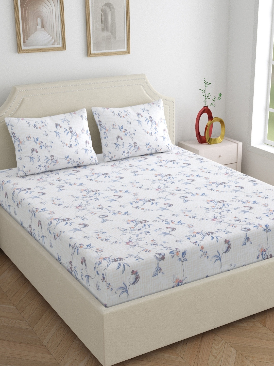 

Dreamscape Pink & White Floral 250 TC King Bedsheet with 2 Pillow Covers