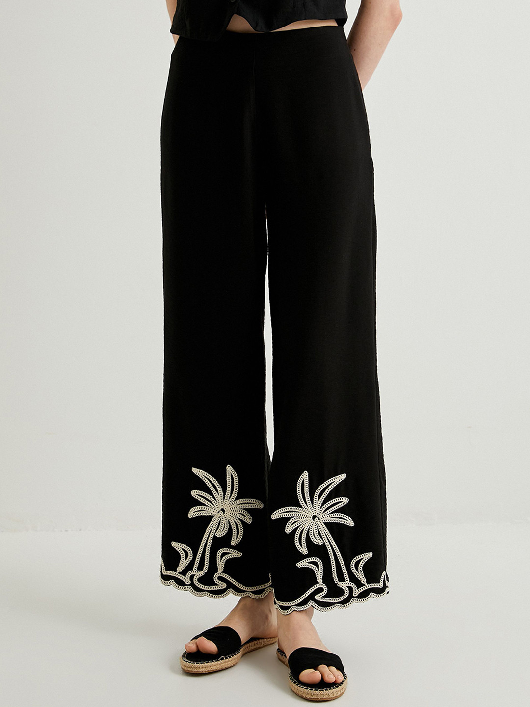 

Koton Women Mid-Rise Parallel Trousers, Black