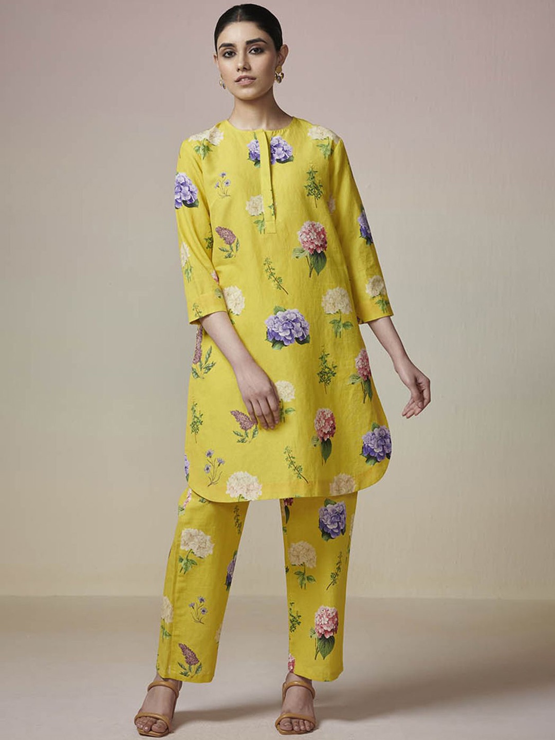 

Dressfolk Floral Printed Round Neck Tunic With Trousers, Yellow