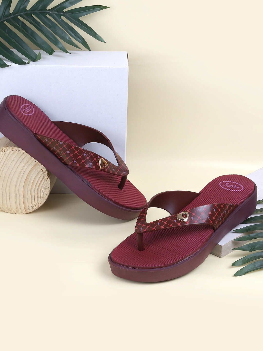 

WALKWAY by Metro Women Thong Flip-Flops, Maroon