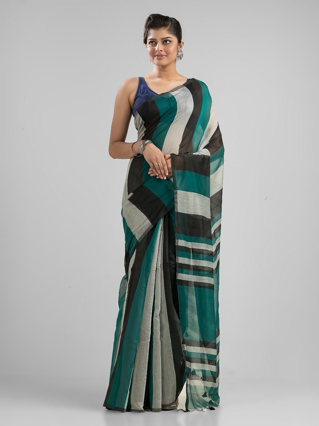 

Mitera Striped Printed Saree, Green