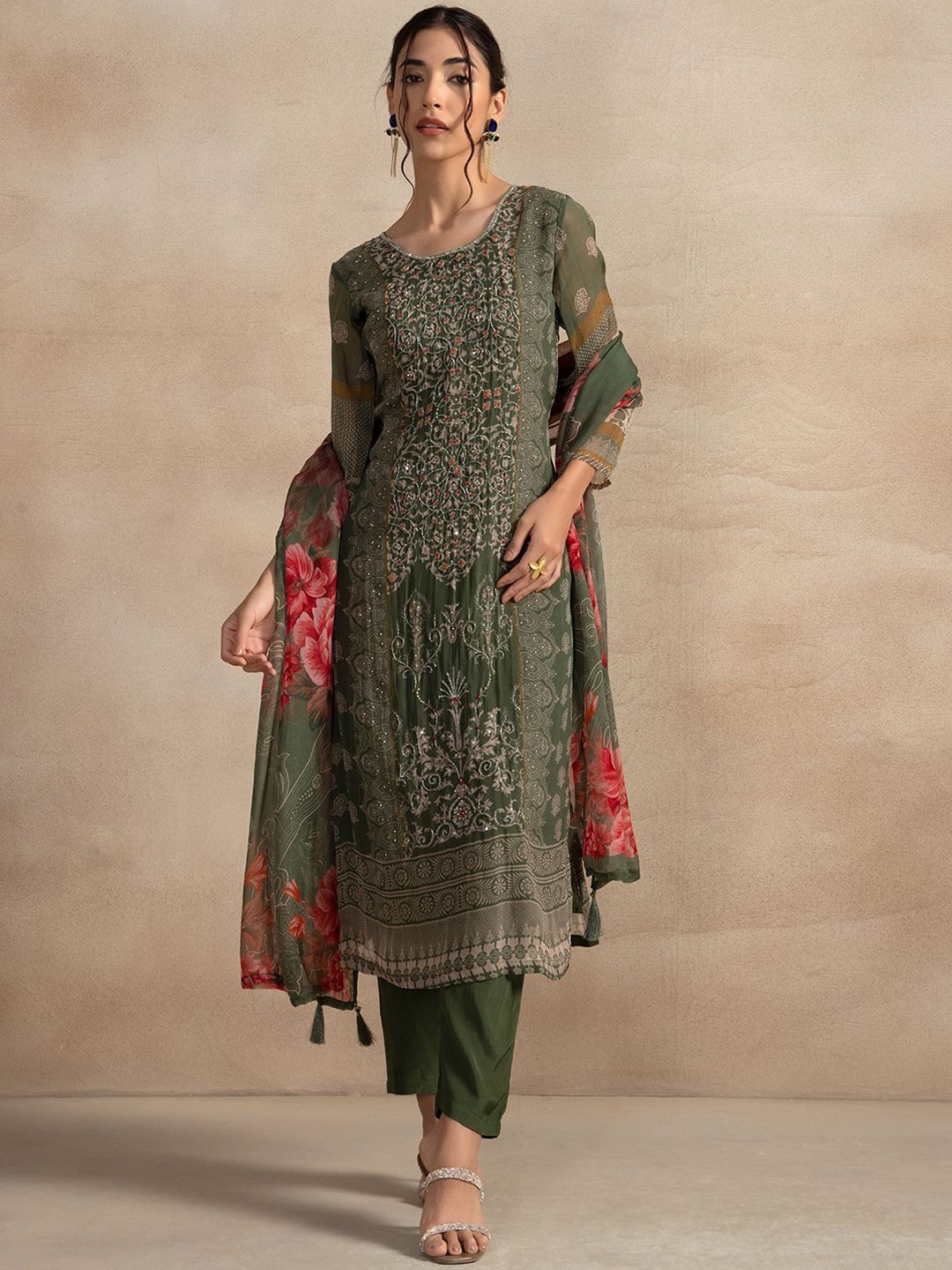 

Rang by Indya Women Floral Printed Regular Kurta with Trousers & With Dupatta, Green