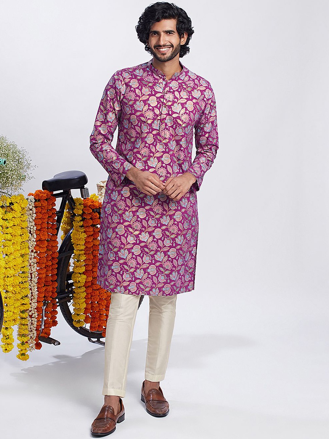 

Anouk Floral Printed Mandarin Collar Regular Straight Kurta With Trousers, Pink