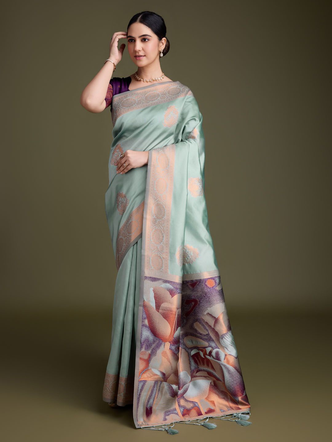

Meena Bazaar Ethnic Motifs Zari Silk Blend Saree, Green