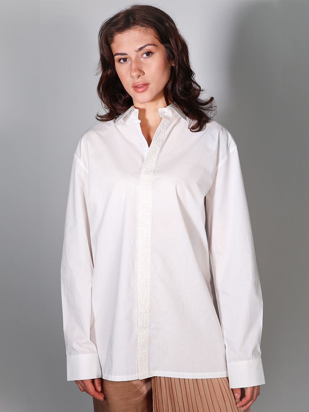 

Arya Giri Women Spread Collar Solid Cotton Relaxed Fit Casual Shirt, White