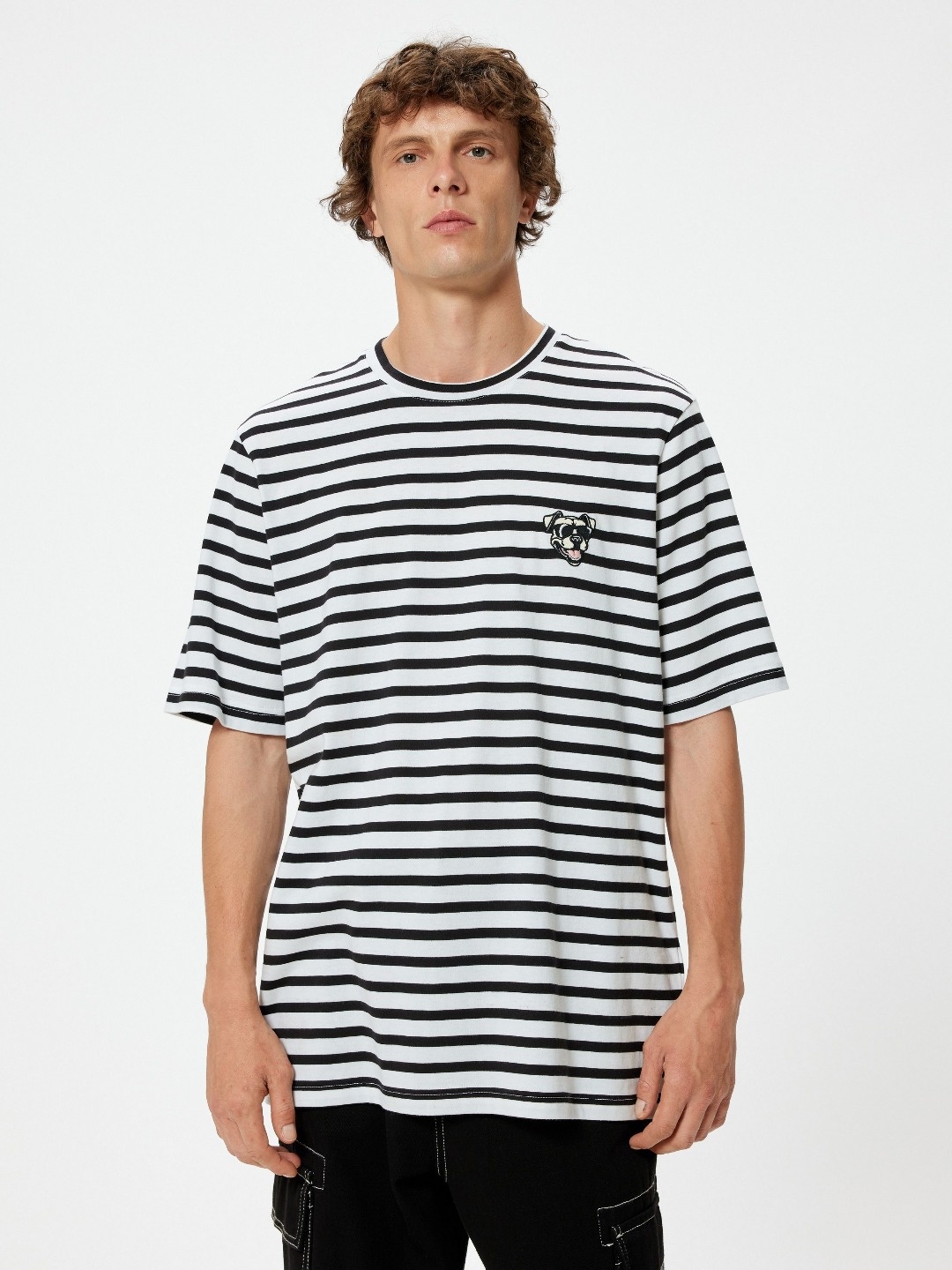 

Koton Men Striped V-Neck Monochrome Pockets T-shirt, Black