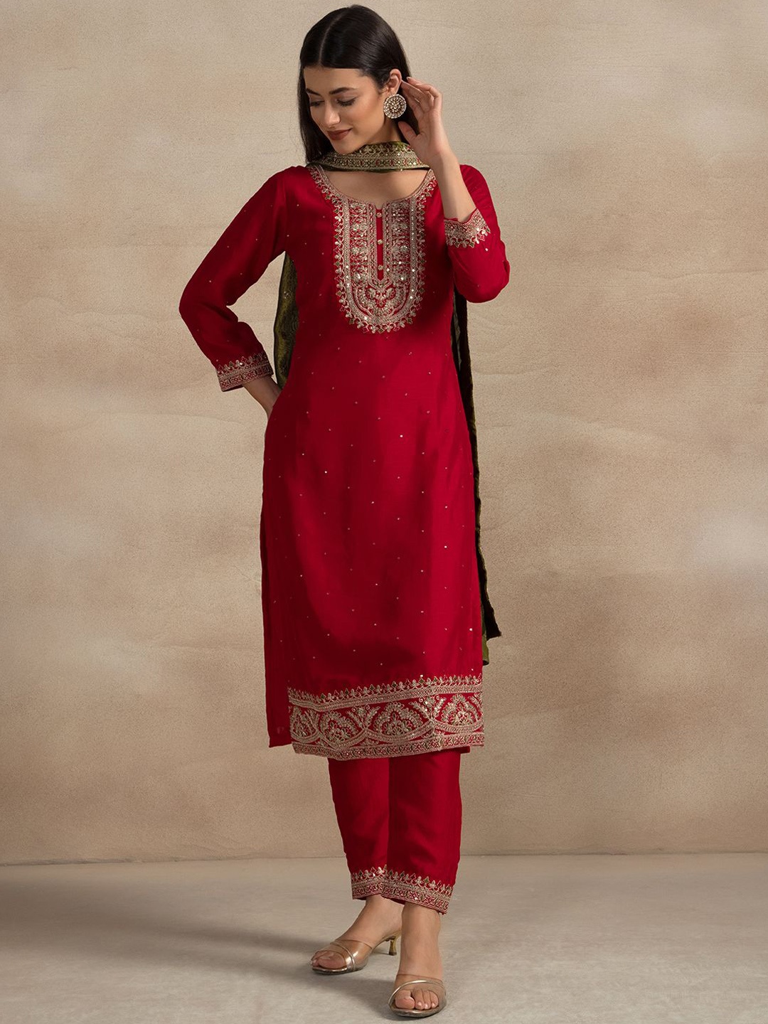 

Rang by Indya Floral Yoke Design Beads and Stones Straight Kurta With Trousers & Dupatta, Red