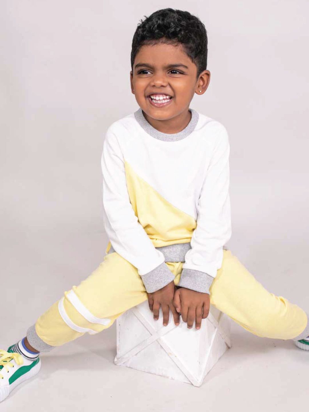 

A Toddler Thing Kids Colourblocked Organic Cotton Sweatshirt with Joggers, White
