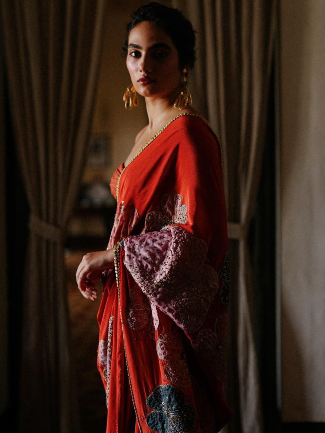 

Geethika kanumilli Floral Sequinned Saree, Orange