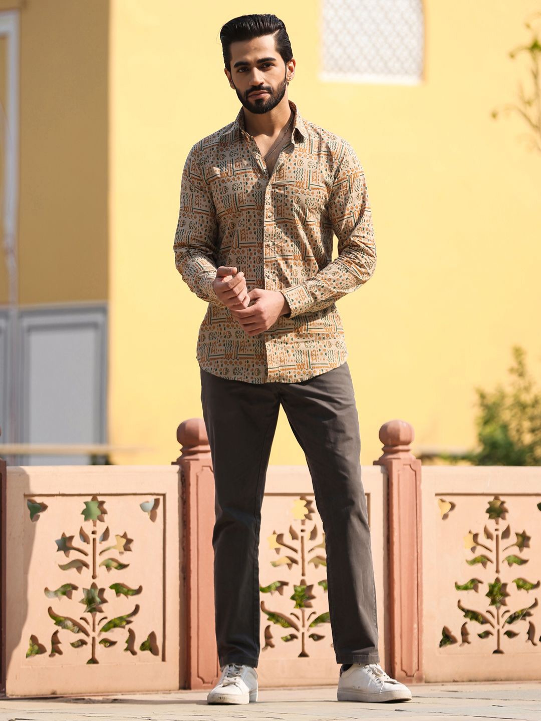 

SAY Men Straight Spread Collar Abstract Printed Cotton Casual Shirt, Beige