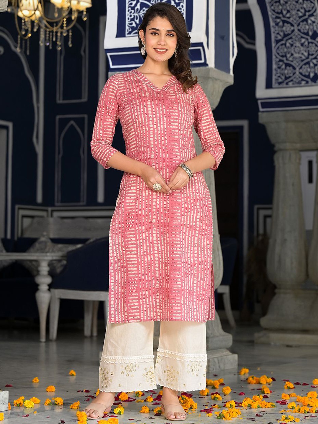 

Varanga Geometric Printed V-Neck Gotta Patti Cotton Pastels Straight Kurta, Pink