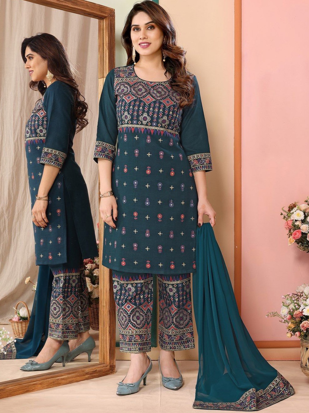 

TITANIUM SILK INDUSTRIES PVT. LTD. Women Printed Regular Kurta with Trousers & With Dupatta, Blue