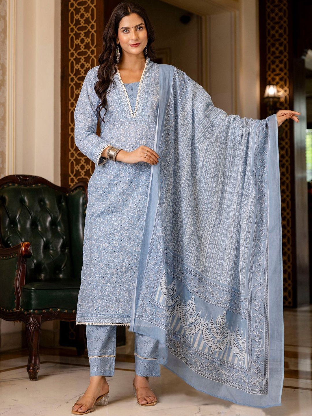 

GoSriKi Ethnic Motifs Printed Straight Kurta with Trousers & Dupatta, Blue